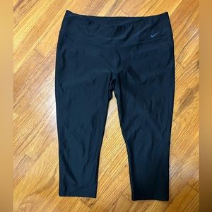 Women’s Nike Crop Dry Fit Leggings